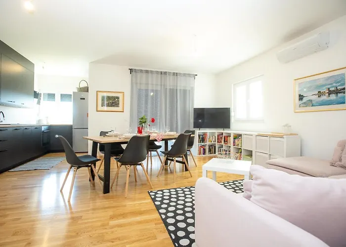 Feel City Near Beach Free Parking With Sea View